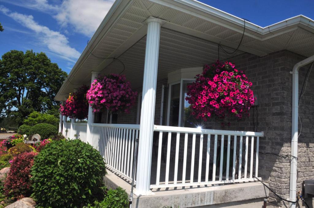 Golden Pathways Retreat B&B Peterborough Exterior foto