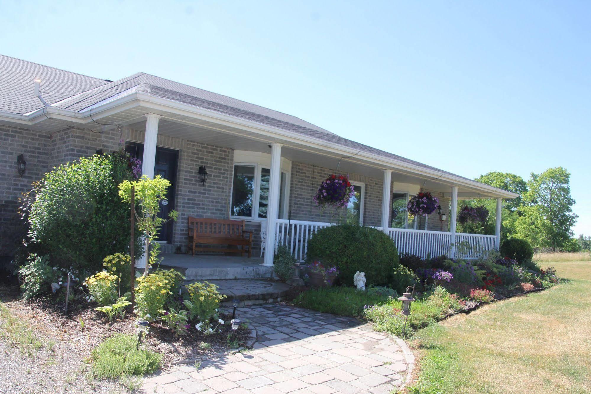 Golden Pathways Retreat B&B Peterborough Exterior foto